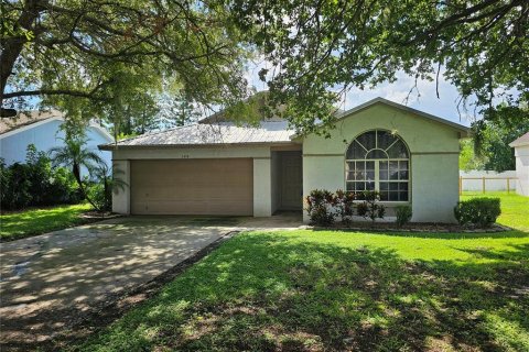 House in Winter Haven, Florida 3 bedrooms, 122.35 sq.m. № 1916653 - photo 1