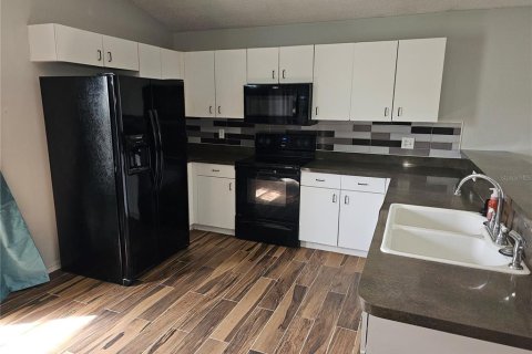 House in Winter Haven, Florida 3 bedrooms, 122.35 sq.m. № 1916653 - photo 5