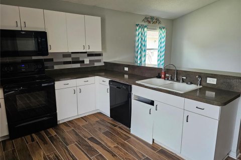 House in Winter Haven, Florida 3 bedrooms, 122.35 sq.m. № 1916653 - photo 6