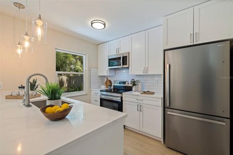 House in Dunedin, Florida 2 bedrooms, 101.36 sq.m. № 1894033 - photo 14