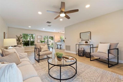 House in Dunedin, Florida 2 bedrooms, 101.36 sq.m. № 1894033 - photo 5