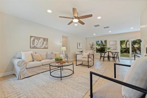 House in Dunedin, Florida 2 bedrooms, 101.36 sq.m. № 1894033 - photo 4