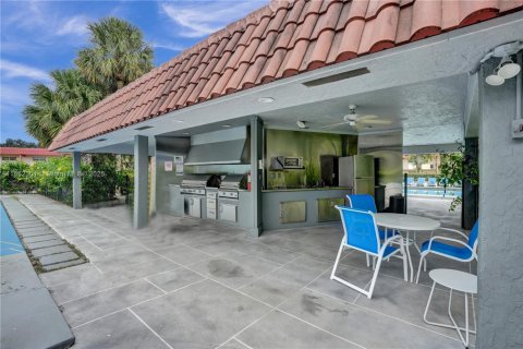 Condo in Pembroke Pines, Florida, 2 bedrooms  № 1893528 - photo 20