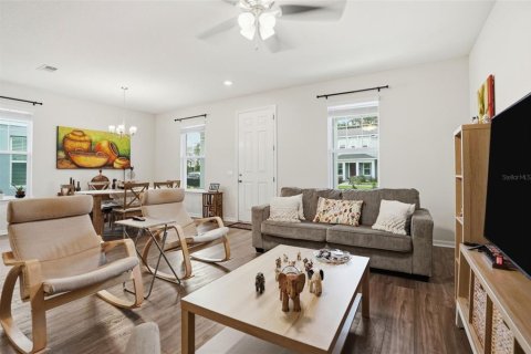 Townhouse in Wesley Chapel, Florida 3 bedrooms, 169.08 sq.m. № 2226042 - photo 12
