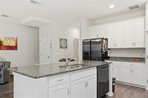 Townhouse in Wesley Chapel, Florida 3 bedrooms, 169.08 sq.m. № 2226042 - photo 22