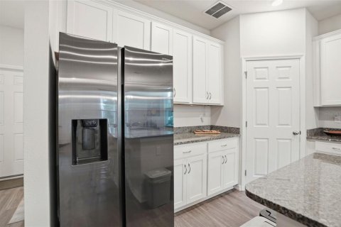 Townhouse in Wesley Chapel, Florida 3 bedrooms, 169.08 sq.m. № 2226042 - photo 20