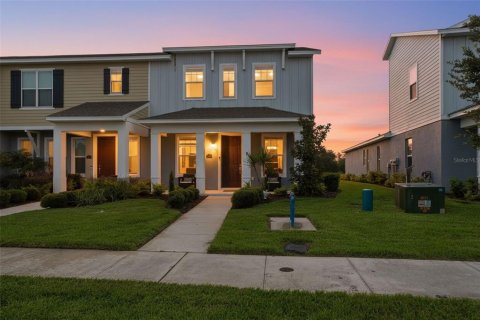 Townhouse in Wesley Chapel, Florida 3 bedrooms, 169.08 sq.m. № 2226042 - photo 2