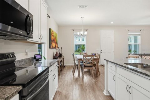 Townhouse in Wesley Chapel, Florida 3 bedrooms, 169.08 sq.m. № 2226042 - photo 18