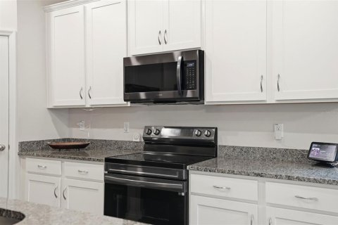 Townhouse in Wesley Chapel, Florida 3 bedrooms, 169.08 sq.m. № 2226042 - photo 23