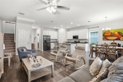 Townhouse in Wesley Chapel, Florida 3 bedrooms, 169.08 sq.m. № 2226042 - photo 14