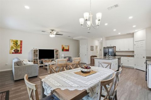 Townhouse in Wesley Chapel, Florida 3 bedrooms, 169.08 sq.m. № 2226042 - photo 15