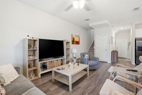 Townhouse in Wesley Chapel, Florida 3 bedrooms, 169.08 sq.m. № 2226042 - photo 13