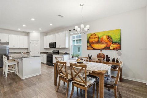 Townhouse in Wesley Chapel, Florida 3 bedrooms, 169.08 sq.m. № 2226042 - photo 26