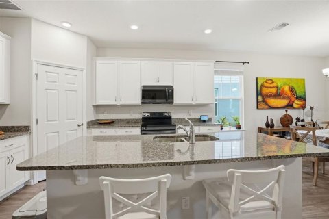 Townhouse in Wesley Chapel, Florida 3 bedrooms, 169.08 sq.m. № 2226042 - photo 21