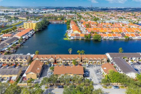 Condo in Hialeah, Florida, 2 bedrooms  № 1794913 - photo 4