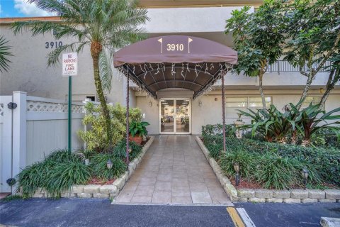 Condominio en venta en Lauderhill, Florida, 3 dormitorios, 163.51 m2 № 2179563 - foto 11
