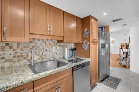 Condominio en venta en Lauderhill, Florida, 3 dormitorios, 163.51 m2 № 2179563 - foto 13