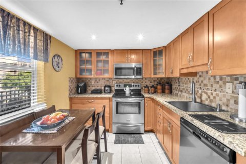 Condominio en venta en Lauderhill, Florida, 3 dormitorios, 163.51 m2 № 2179563 - foto 2