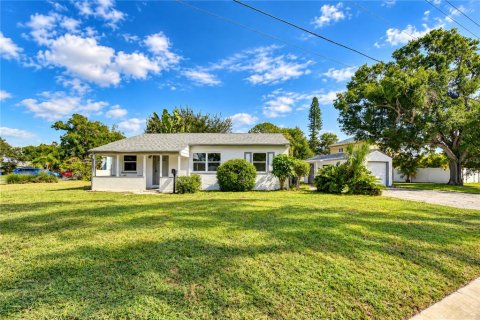 Villa ou maison à Saint Petersburg, Floride 3 chambres, 82.68 m2 № 2403477