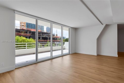 Apartamento en alquiler en Miami, Florida, 2 dormitorios, 119.94 m2 № 1993964 - foto 9