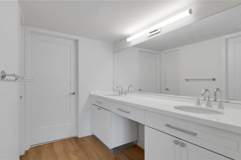 Apartamento en alquiler en Miami, Florida, 2 dormitorios, 119.94 m2 № 1993964 - foto 18