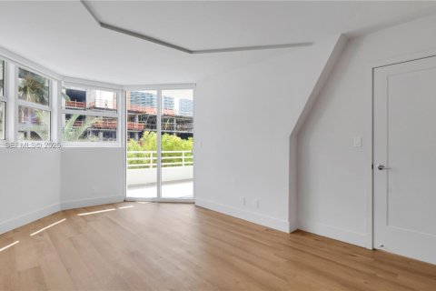 Apartamento en alquiler en Miami, Florida, 2 dormitorios, 119.94 m2 № 1993964 - foto 15