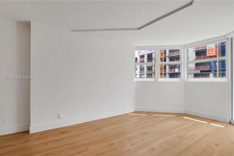 Apartamento en alquiler en Miami, Florida, 2 dormitorios, 119.94 m2 № 1993964 - foto 14