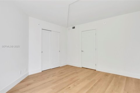 Apartamento en alquiler en Miami, Florida, 2 dormitorios, 119.94 m2 № 1993964 - foto 25