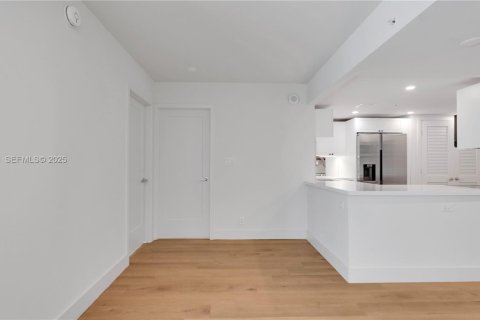 Apartamento en alquiler en Miami, Florida, 2 dormitorios, 119.94 m2 № 1993964 - foto 7