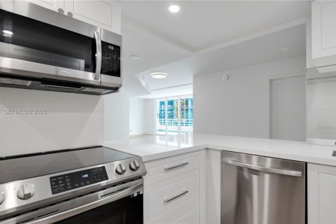 Apartamento en alquiler en Miami, Florida, 2 dormitorios, 119.94 m2 № 1993964 - foto 5