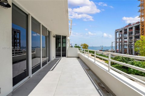 Apartamento en alquiler en Miami, Florida, 2 dormitorios, 119.94 m2 № 1993964 - foto 13