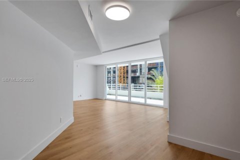 Apartamento en alquiler en Miami, Florida, 2 dormitorios, 119.94 m2 № 1993964 - foto 6