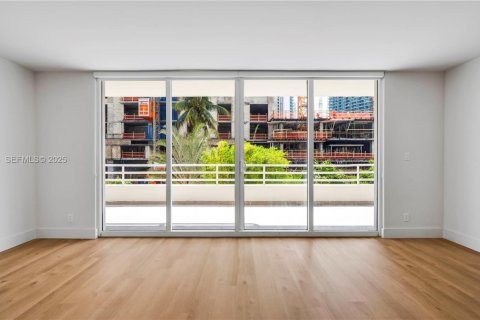 Apartamento en alquiler en Miami, Florida, 2 dormitorios, 119.94 m2 № 1993964 - foto 11