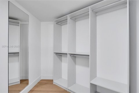 Apartamento en alquiler en Miami, Florida, 2 dormitorios, 119.94 m2 № 1993964 - foto 19