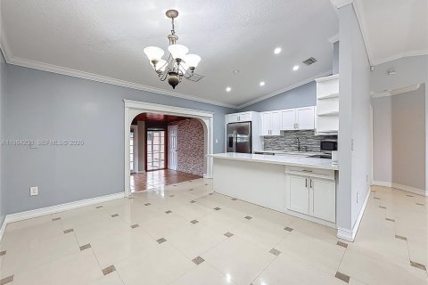 House in Miami, Florida 3 bedrooms, 158.68 sq.m. № 2045496 - photo 14