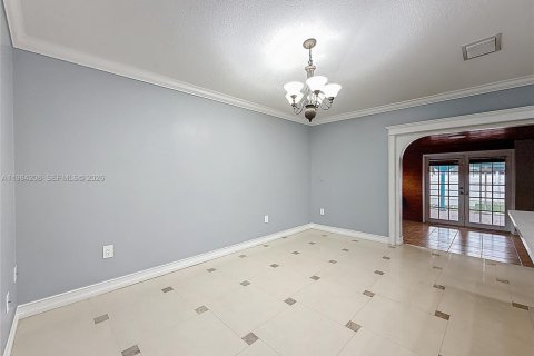 House in Miami, Florida 3 bedrooms, 158.68 sq.m. № 2045496 - photo 13