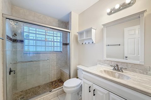 House in Miami, Florida 3 bedrooms, 158.68 sq.m. № 2045496 - photo 22