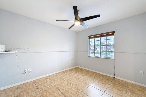 House in Miami, Florida 3 bedrooms, 158.68 sq.m. № 2045496 - photo 23