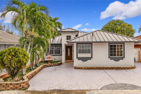 House in Miami, Florida 3 bedrooms, 158.68 sq.m. № 2045496 - photo 5