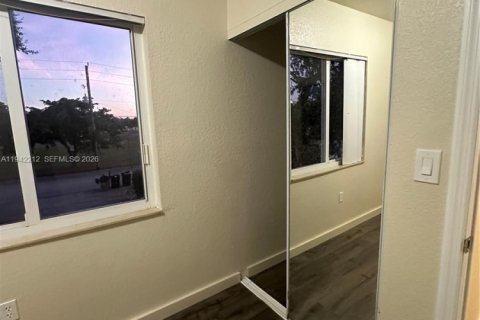 House in North Miami, Florida 4 bedrooms, 139.35 sq.m. № 2007125 - photo 7