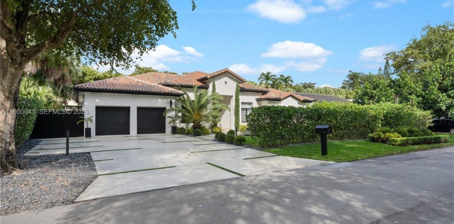 House in Pinecrest, Florida 4 bedrooms, 315.22 sq.m. № 2005642