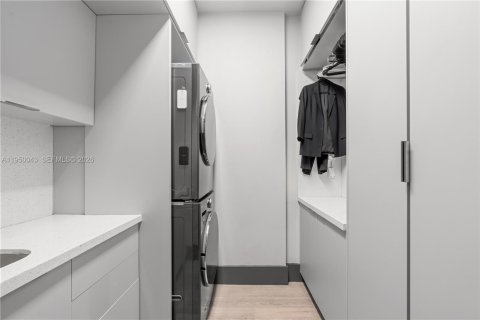 House in Pinecrest, Florida 4 bedrooms, 315.22 sq.m. № 2005642 - photo 29