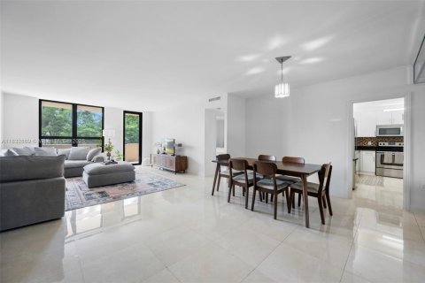Condominio en venta en Bal Harbour, Florida, 1 dormitorio, 93.65 m2 № 1934512 - foto 5