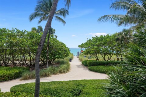 Condominio en venta en Bal Harbour, Florida, 1 dormitorio, 93.65 m2 № 1934512 - foto 19