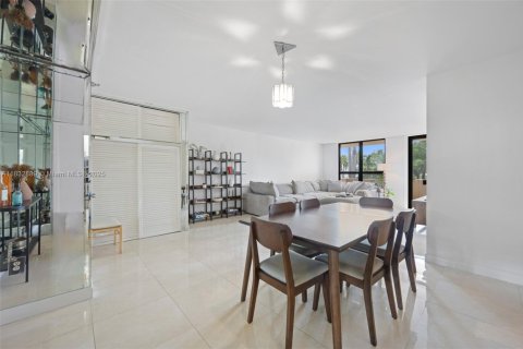 Condominio en venta en Bal Harbour, Florida, 1 dormitorio, 93.65 m2 № 1934512 - foto 6