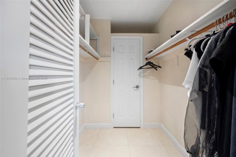 Condominio en venta en Bal Harbour, Florida, 1 dormitorio, 93.65 m2 № 1934512 - foto 12