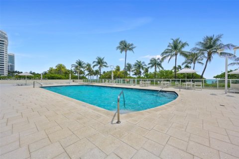 Condominio en venta en Bal Harbour, Florida, 1 dormitorio, 93.65 m2 № 1934512 - foto 17