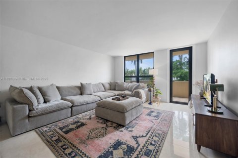 Condominio en venta en Bal Harbour, Florida, 1 dormitorio, 93.65 m2 № 1934512 - foto 2