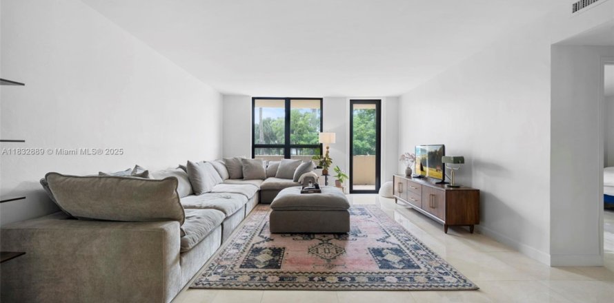 Condominio en Bal Harbour, Florida, 1 dormitorio  № 1934512