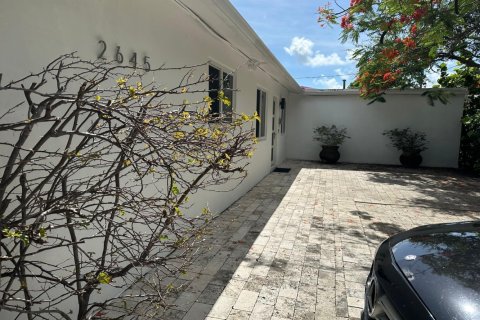 Villa ou maison à louer à Hollywood, Floride: 3 chambres, 122.63 m2 № 2084788 - photo 2